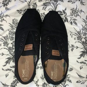 Black eyelet Toms